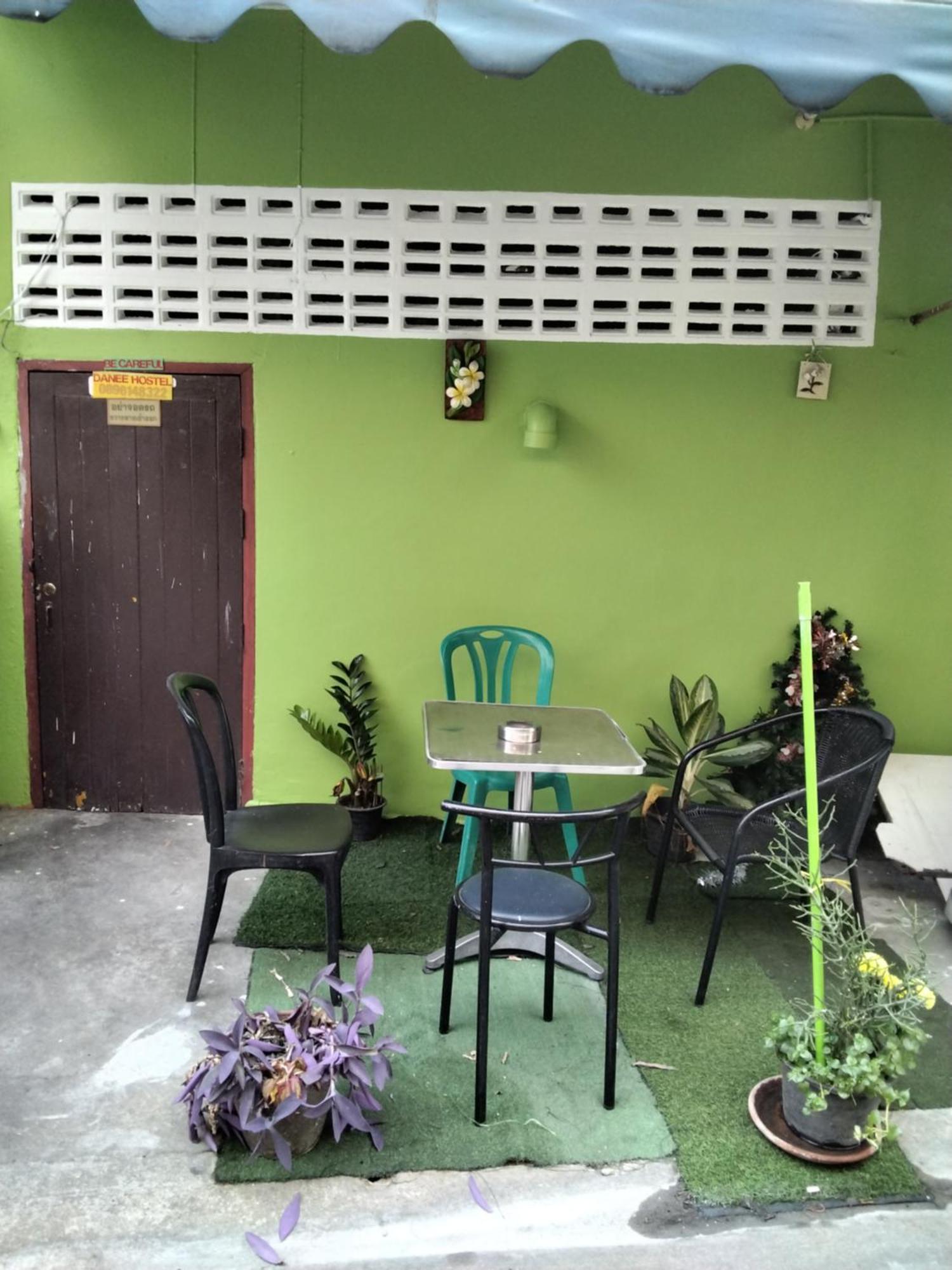 Danee Hostel Bangkok Exterior photo