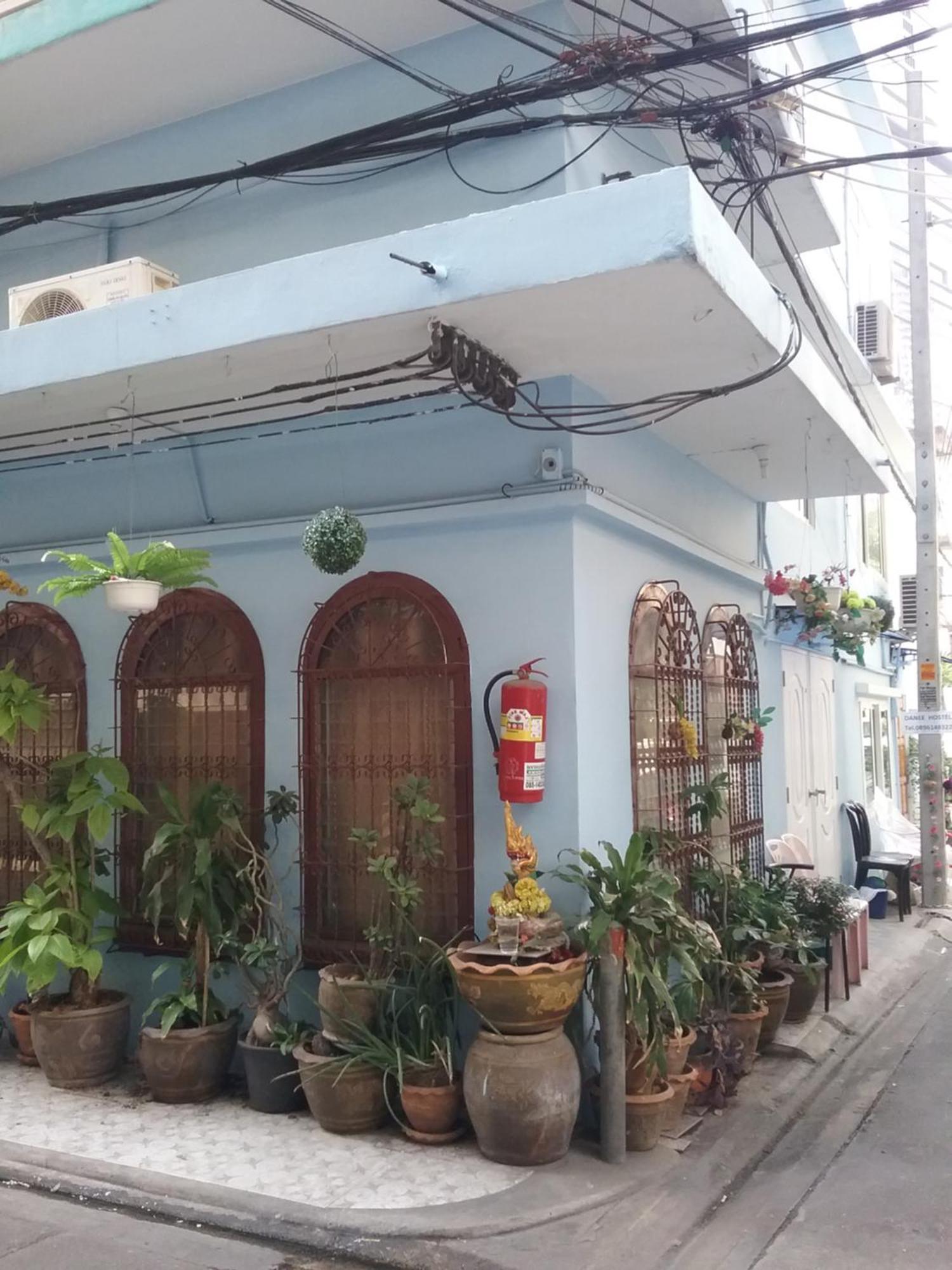 Danee Hostel Bangkok Exterior photo